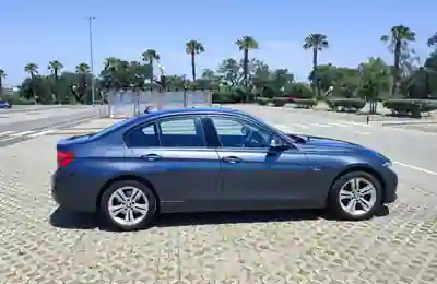 BMW 318 2016 - 16900 EUR, 140000 km - AUTO.MOTO.pt - 140000km - foto 6 de 12