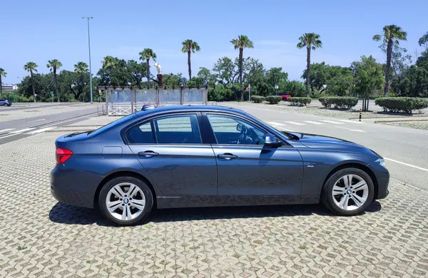BMW 318 2016 - 15900 EUR, 141200 km - AUTO.MOTO.pt - 141200km - foto 6 de 12
