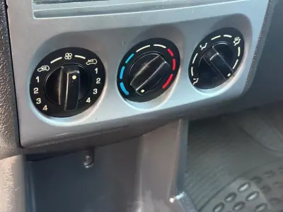 Peugeot 2006 - 5450 EUR, 149000 km - AUTO.MOTO.pt - 149000km - foto 11 de 12