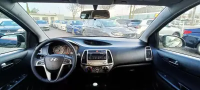 Hyundai i20 2012 - 7490 EUR, 172563 km - AUTO.MOTO.pt - 172563km - foto 3 de 23