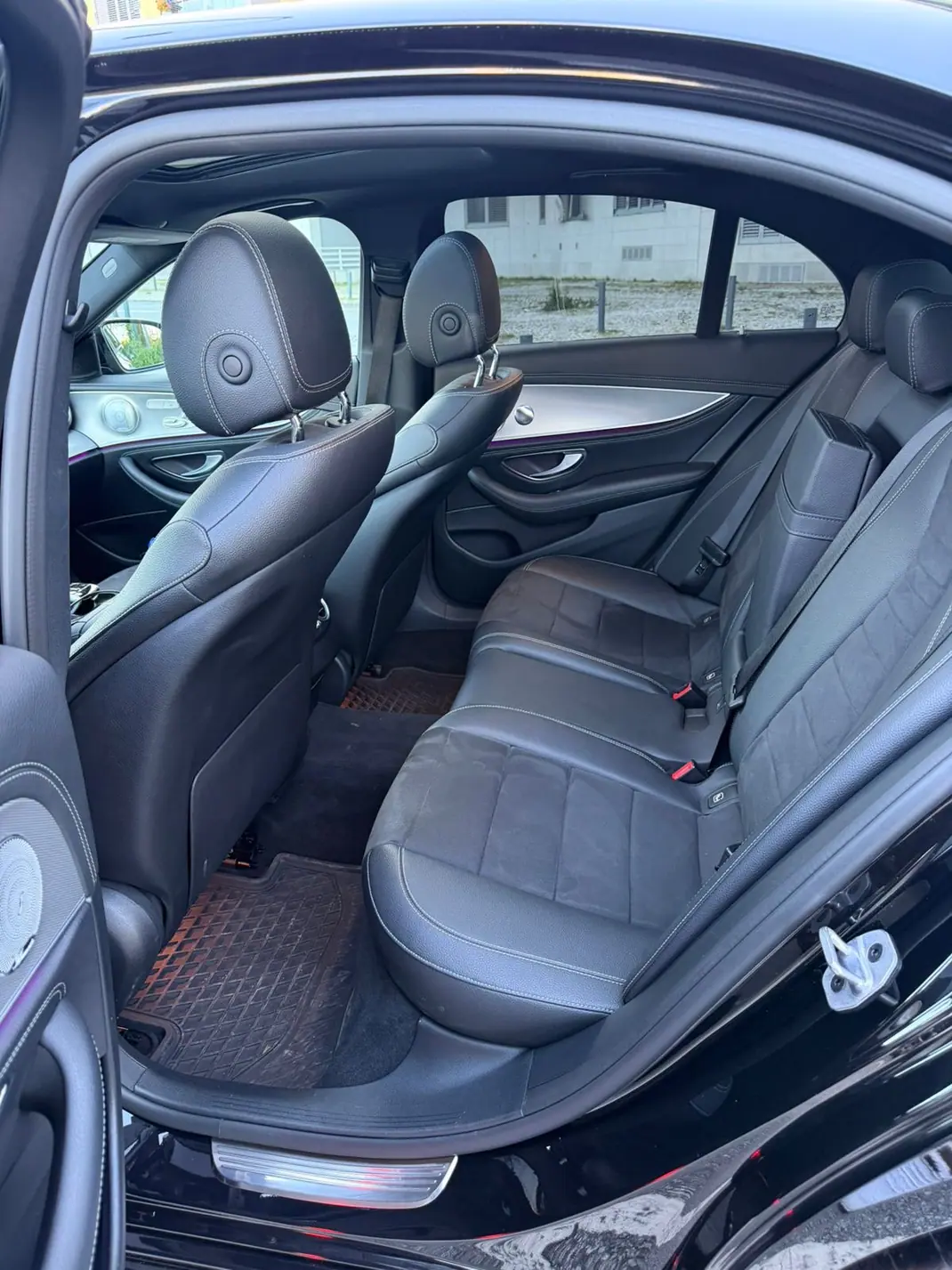 Mercedes-Benz E 300 2018 - 39000 EUR, 62500 km - AUTO.MOTO.pt - 62500km - foto 9 de 12