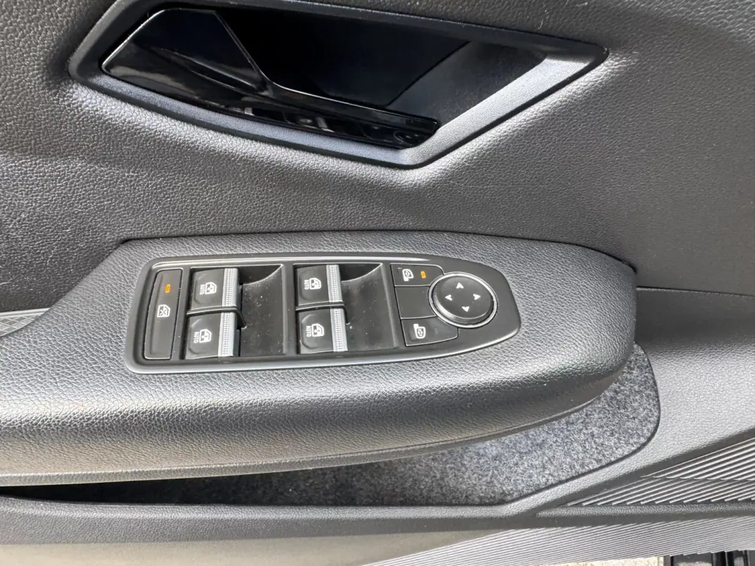 Renault Mégane E-Tech 2022 - 22500 EUR, 73000 km - AUTO.MOTO.pt - 73000km - foto 34 de 36
