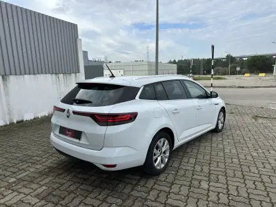 Renault Mégane Sport Tourer 2022 - 18990 EUR, 143000 km - AUTO.MOTO.pt - 143000km - foto 4 de 18