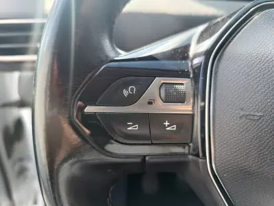 Peugeot 5008 2019 - 14900 EUR, 203649 km - AUTO.MOTO.pt - 203649km - foto 26 de 34