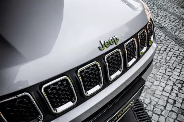 Jeep Compass 2023 - 25490 EUR, 87819 km - AUTO.MOTO.pt - 87819km - foto 9 de 47