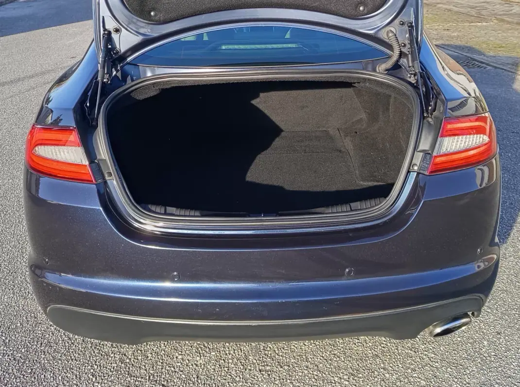 Jaguar XF 2014 - 13990 EUR, 192200 km - AUTO.MOTO.pt - 192200km - foto 9 de 18