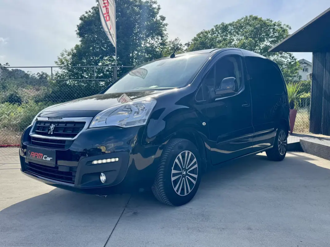 Peugeot 2015 - 9999 EUR, 108000 km - AUTO.MOTO.pt - 108000km - foto 1 de 23