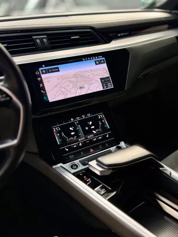 Audi Q8 e-Tron Sportback 2021 - 33950 EUR, 159218 km - AUTO.MOTO.pt - 159218km - foto 7 de 28