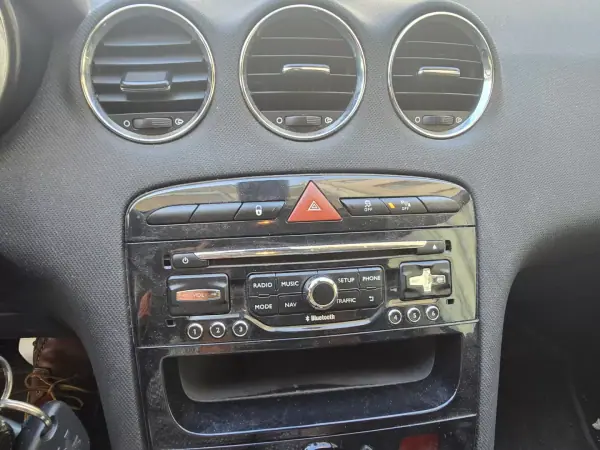 Peugeot 308 SW 2013 - 4999 EUR, 193000 km - AUTO.MOTO.pt - 193000km - foto 20 de 25