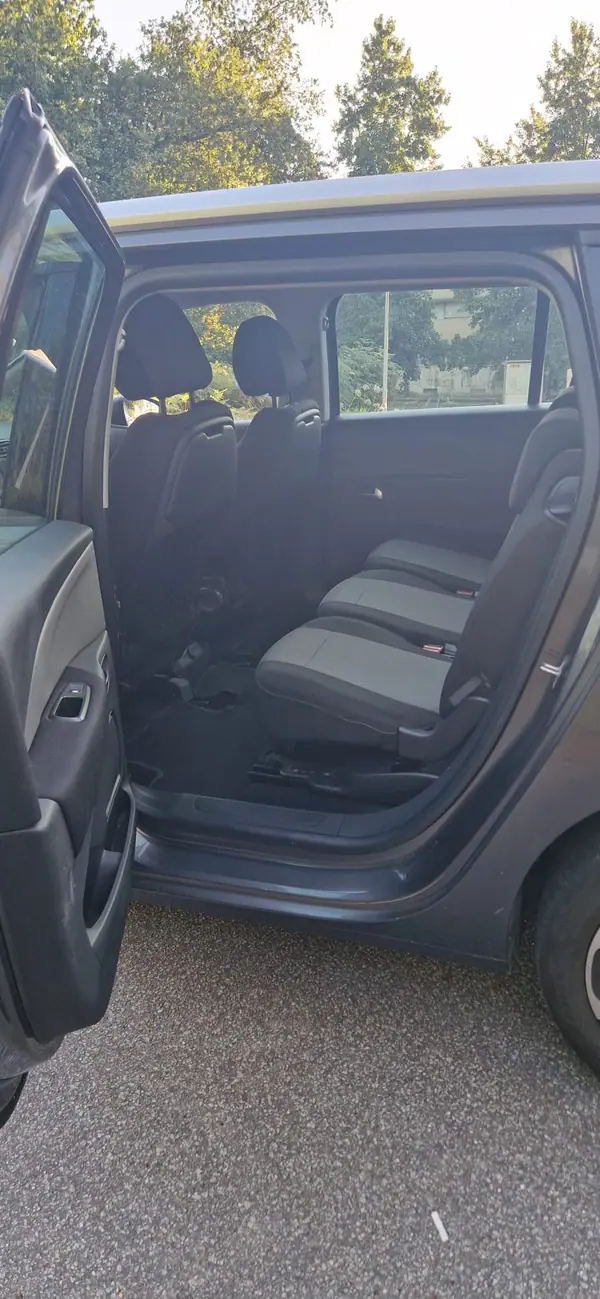 Citroën Grand C4 Spacetourer 2019 - 11000 EUR, 211100 km - AUTO.MOTO.pt - 211100km - foto 10 de 13