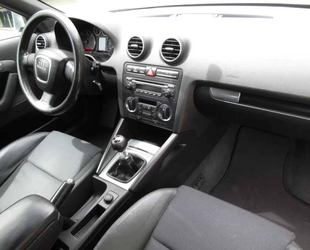 Audi A3 Sportback 2005 - 6990 EUR, 330000 km - AUTO.MOTO.pt - 330000km - foto 23 de 31
