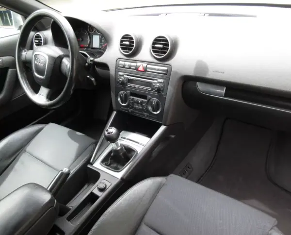 Audi A3 Sportback 2005 - 6990 EUR, 330000 km - AUTO.MOTO.pt - 330000km - foto 23 de 31