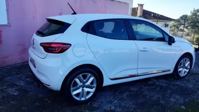 Renault Clio 2021 - 13999 EUR, 63000 km - AUTO.MOTO.pt - 63000km - foto 4 de 38
