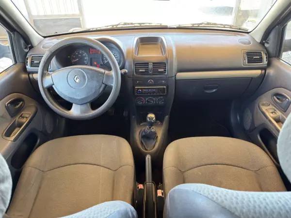 Renault Clio 2004 - 3250 EUR, 222926 km - AUTO.MOTO.pt - 222926km - foto 19 de 28