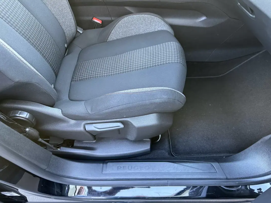 Peugeot 3008 2019 - 14900 EUR, 190000 km - 190000km - foto 62 de 64