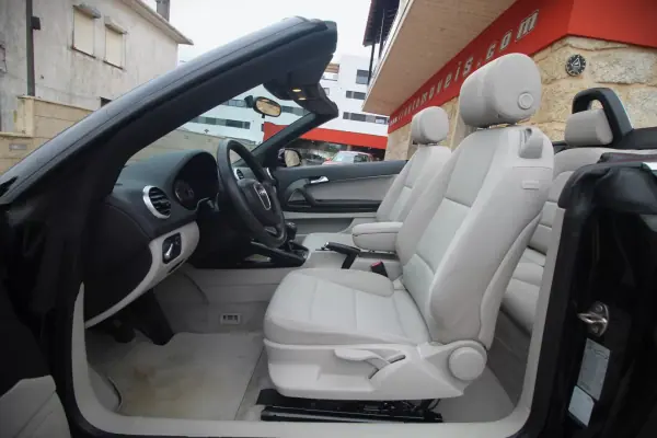 Audi A3 Cabrio 2010 - 11650 EUR, 117000 km - AUTO.MOTO.pt - 117000km - foto 12 de 25