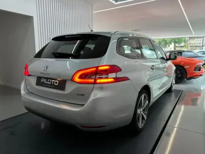 Peugeot 308 SW 2016 - 7990 EUR, 212792 km - AUTO.MOTO.pt - 212792km - foto 8 de 22