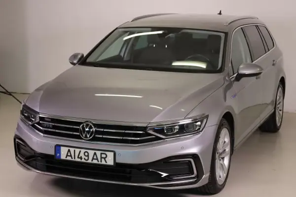 Volkswagen Passat Variant 2021 - 25990 EUR, 70682 km - AUTO.MOTO.pt - 70682km - foto 5 de 53