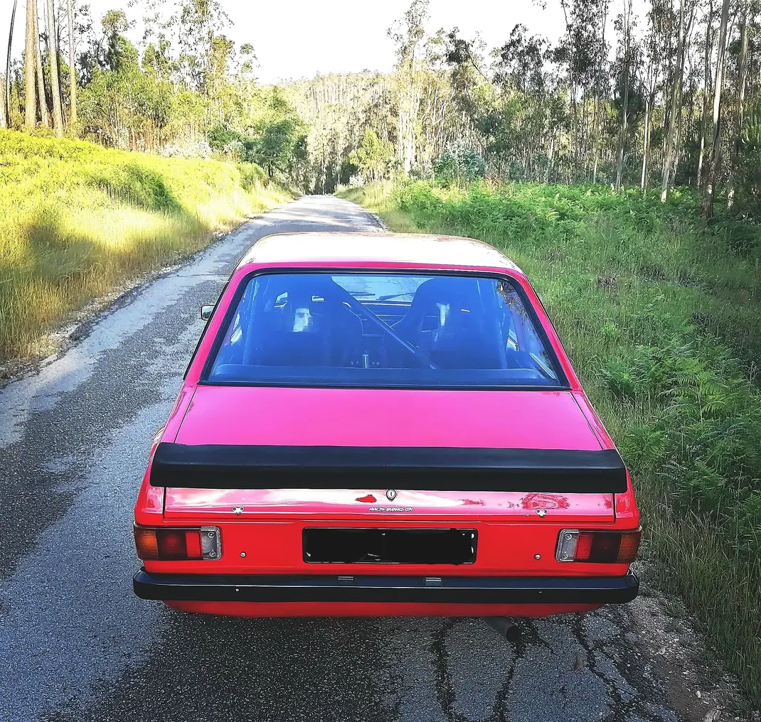 Ford Escort 1976 - 27900 EUR, 125000 km - AUTO.MOTO.pt - 125000km - foto 7 de 15