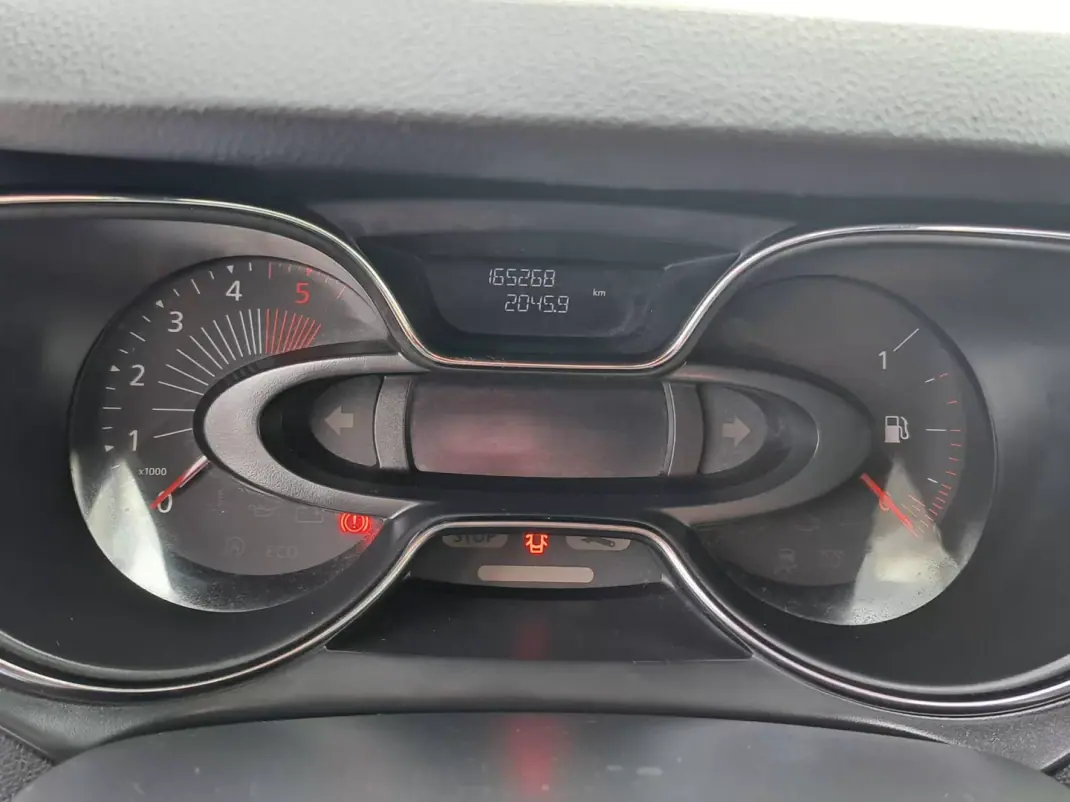 Renault Captur 2016 - 11450 EUR, 165268 km - AUTO.MOTO.pt - 165268km - foto 25 de 41