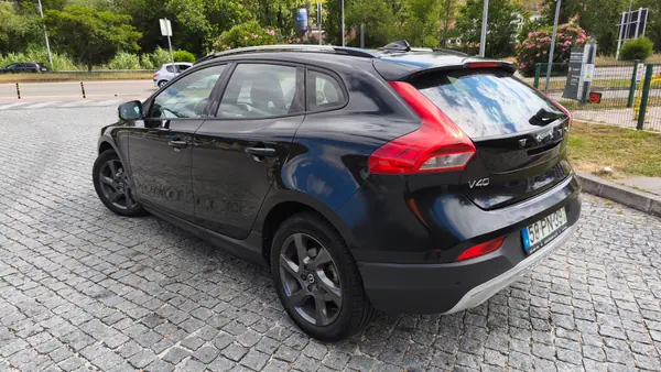 Volvo V40 Cross Country 2015 - 6990 EUR, 315000 km - AUTO.MOTO.pt - 315000km - foto 14 de 22