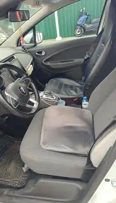 Renault Zoe 2021 - 13000 EUR, 240000 km - foto 3 de 4