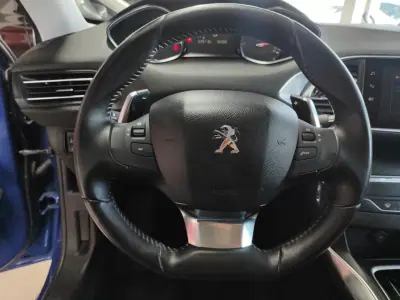 Peugeot 308 SW 2018 - 8950 EUR, 229000 km - AUTO.MOTO.pt - 229000km - foto 26 de 37