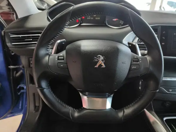 Peugeot 308 SW 2018 - 8950 EUR, 229000 km - AUTO.MOTO.pt - 229000km - foto 26 de 37