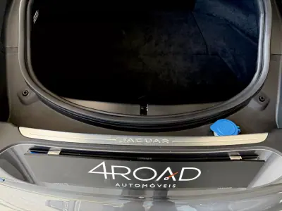 Jaguar F-Type 2018 - 46000 EUR, 64300 km - AUTO.MOTO.pt - 64300km - foto 57 de 135