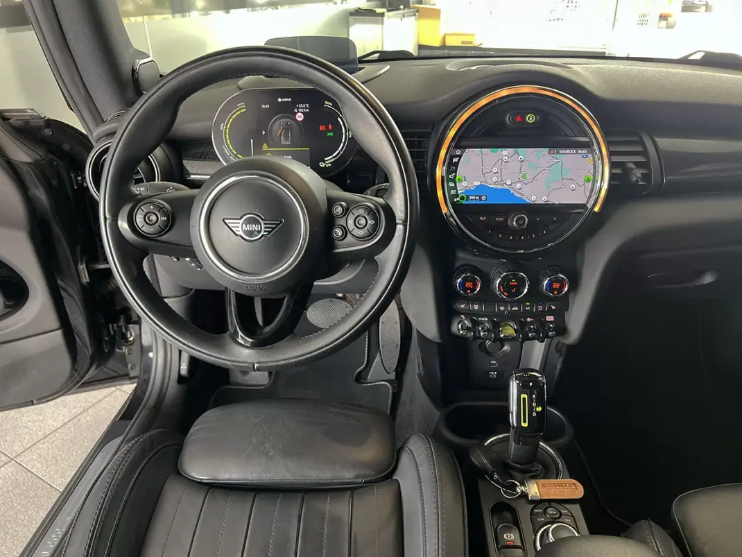 MINI Electric 2020 - 18800 EUR, 54497 km - AUTO.MOTO.pt - 54497km - foto 9 de 25