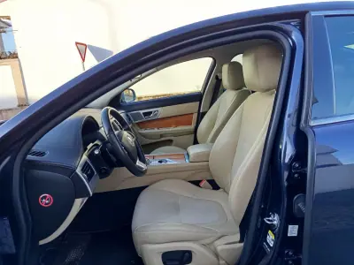 Jaguar XF 2014 - 13990 EUR, 192200 km - AUTO.MOTO.pt - 192200km - foto 10 de 18
