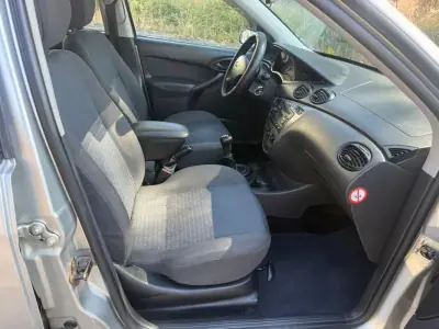 Ford Focus 2004 - 2750 EUR, 155000 km - AUTO.MOTO.pt - 155000km - foto 5 de 24
