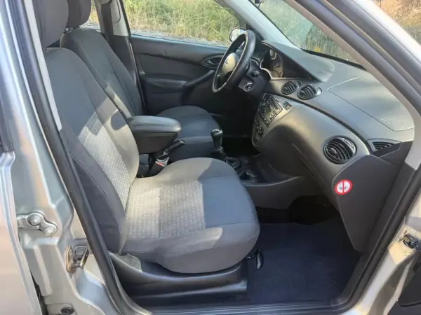 Ford Focus 2004 - 2750 EUR, 155000 km - AUTO.MOTO.pt - 155000km - foto 5 de 24