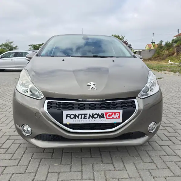 Peugeot 208 2012 - 7450 EUR, 127525 km - AUTO.MOTO.pt - 127525km - foto 4 de 16