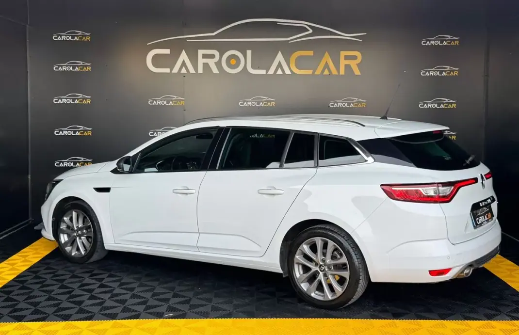 Renault Mégane Sport Tourer 2019 - 15950 EUR, 99000 km - AUTO.MOTO.pt - 99000km - foto 4 de 22