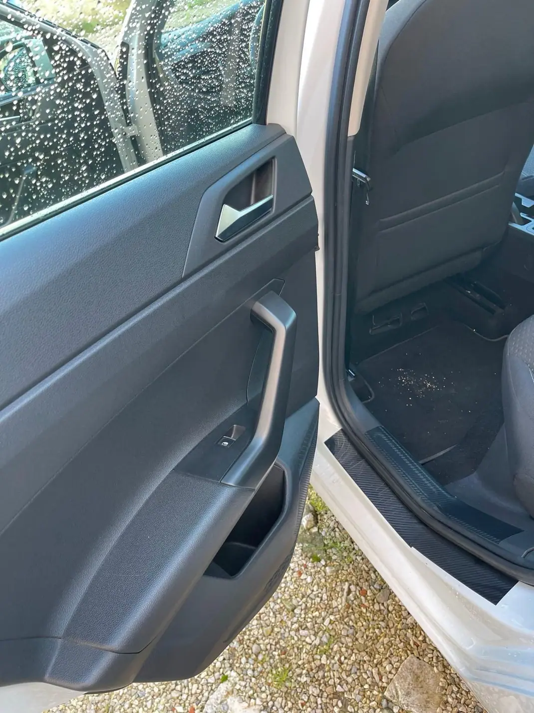 Volkswagen Polo 2018 - 10500 EUR, 85000 km - 85000km - foto 7 de 11