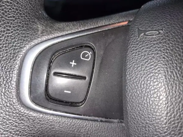Renault Clio Break 2018 - 9999 EUR, 76544 km - AUTO.MOTO.pt - 76544km - foto 11 de 24
