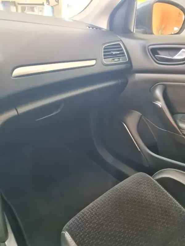 Renault Mégane 2016 - 13600 EUR, 152000 km - AUTO.MOTO.pt - 152000km - foto 14 de 21