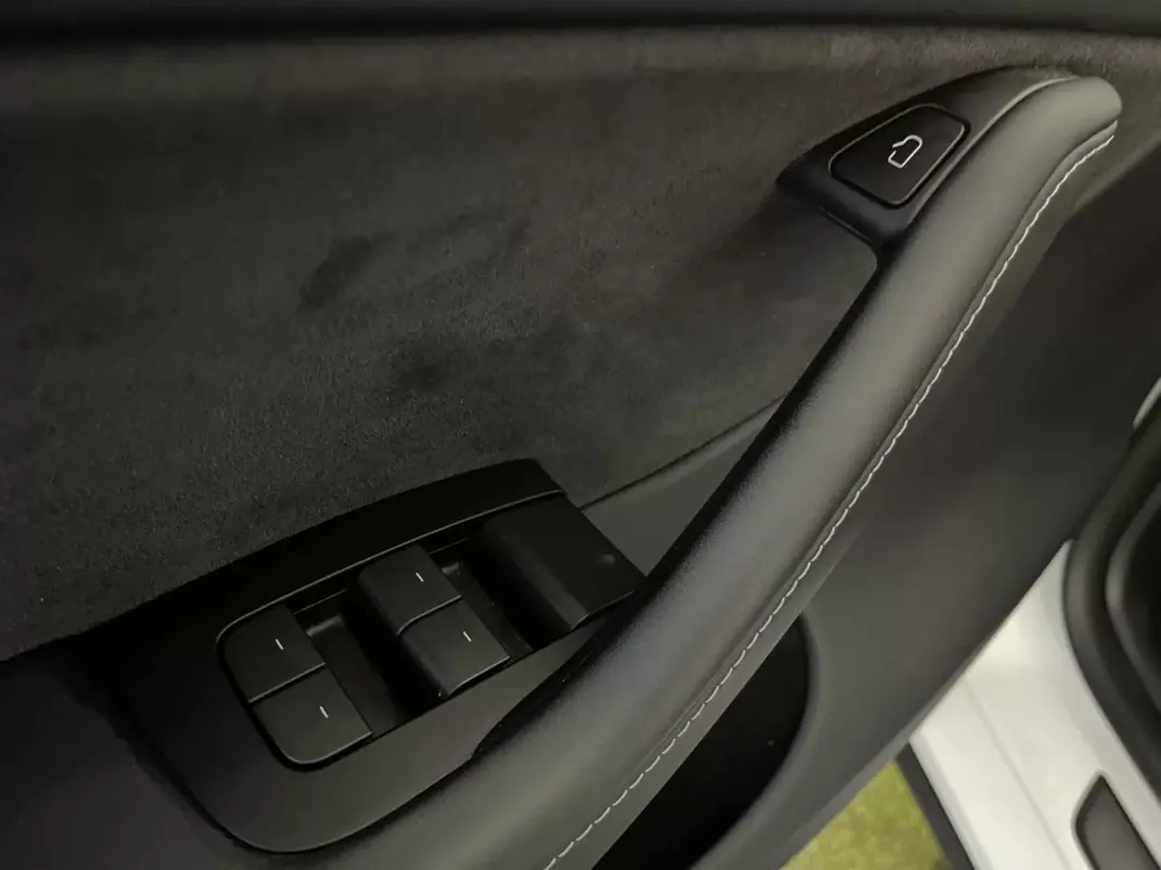 Tesla Model Y 2023 - 39500 EUR, 48000 km - 48000km - foto 40 de 43