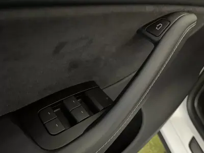 Tesla Model Y 2023 - 39500 EUR, 48000 km - 48000km - foto 40 de 43