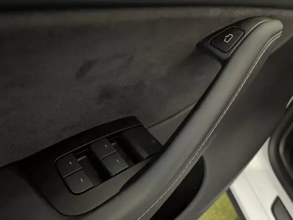 Tesla Model Y 2023 - 39500 EUR, 48000 km - 48000km - foto 40 de 43