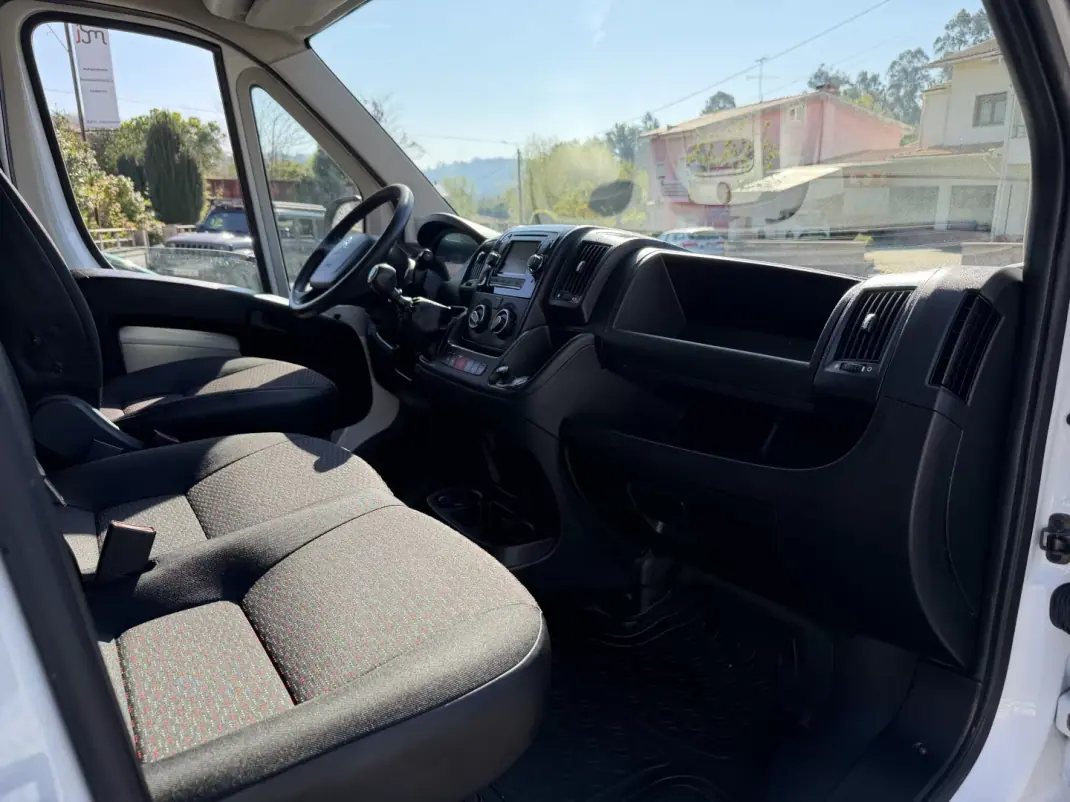 Citroën 2018 - 17500 EUR, 136874 km - AUTO.MOTO.pt - 136874km - foto 6 de 12