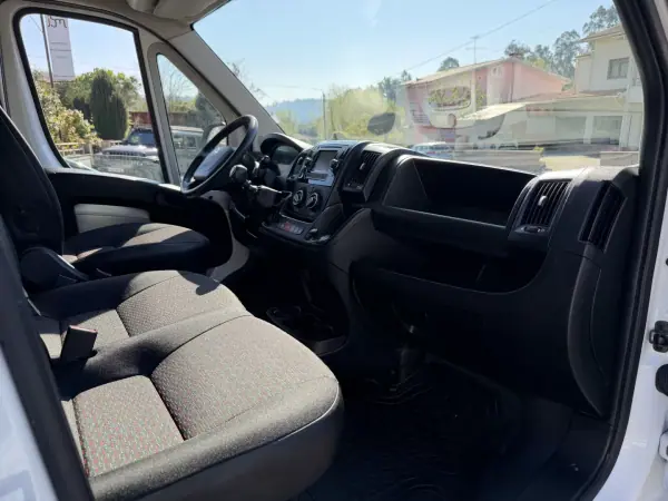 Citroën 2018 - 17750 EUR, 136874 km - AUTO.MOTO.pt - 136874km - foto 6 de 12
