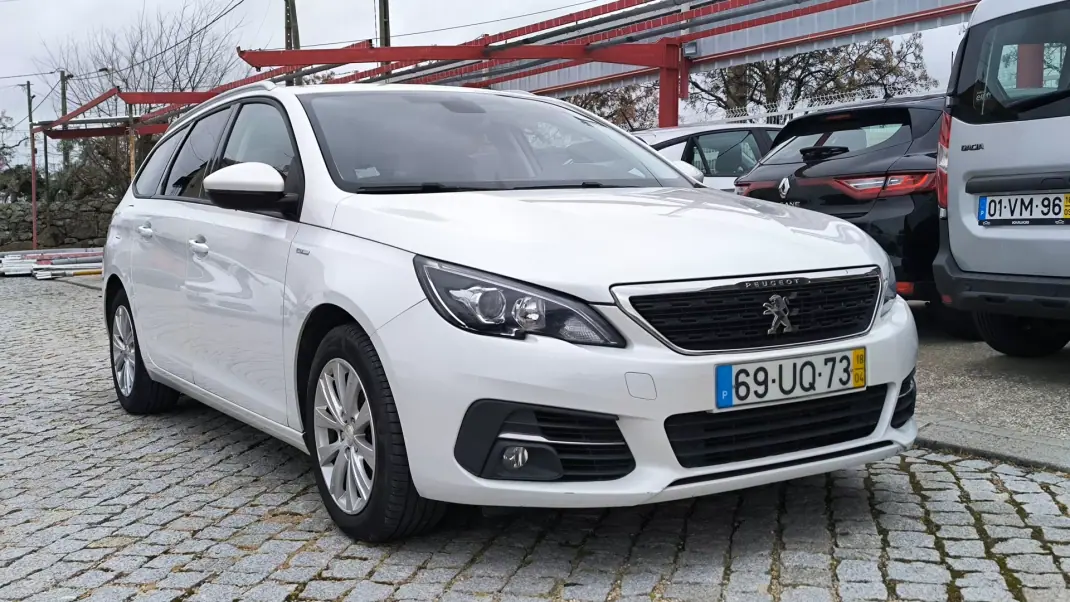 Peugeot 308 SW 2018 - 13950 EUR, 111285 km - AUTO.MOTO.pt - 111285km - foto 2 de 5