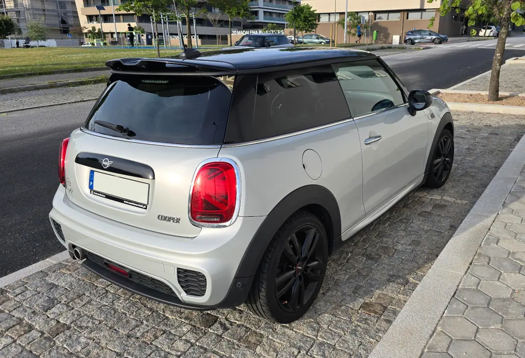 MINI Cooper 2019 - 15999 EUR, 105000 km - AUTO.MOTO.pt - 105000km - foto 15 de 15