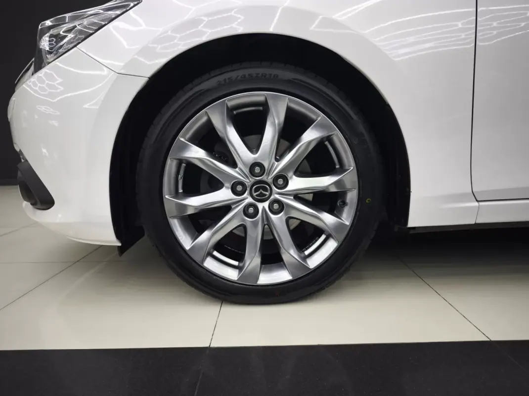 Mazda 3 2016 - 12450 EUR, 207205 km - AUTO.MOTO.pt - 207205km - foto 16 de 40