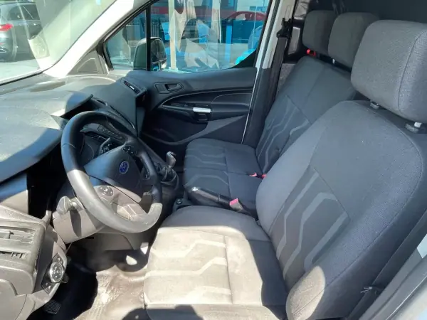 Ford Transit 2018 - 10500 EUR, 175000 km - AUTO.MOTO.pt - 175000km - foto 8 de 12