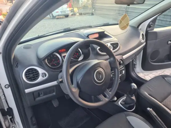 Renault Clio 2011 - 6950 EUR, 249000 km - AUTO.MOTO.pt - 249000km - foto 10 de 10