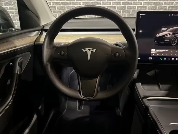 Tesla Model Y 2022 - 34900 EUR, 77000 km - AUTO.MOTO.pt - 77000km - foto 11 de 14