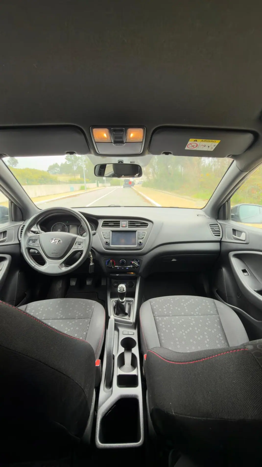 Hyundai i20 2018 - 10550 EUR, 99 km - AUTO.MOTO.pt - 99km - foto 10 de 15